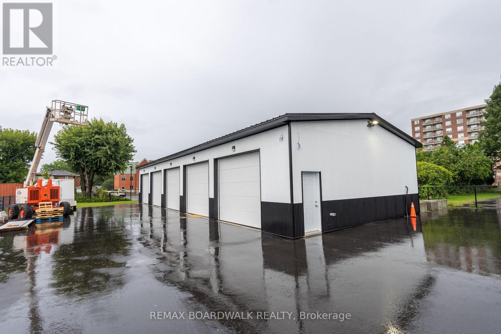 26 First (Garage) Street W, Cornwall, Ontario  K6J 1B9 - Photo 2 - X12828628