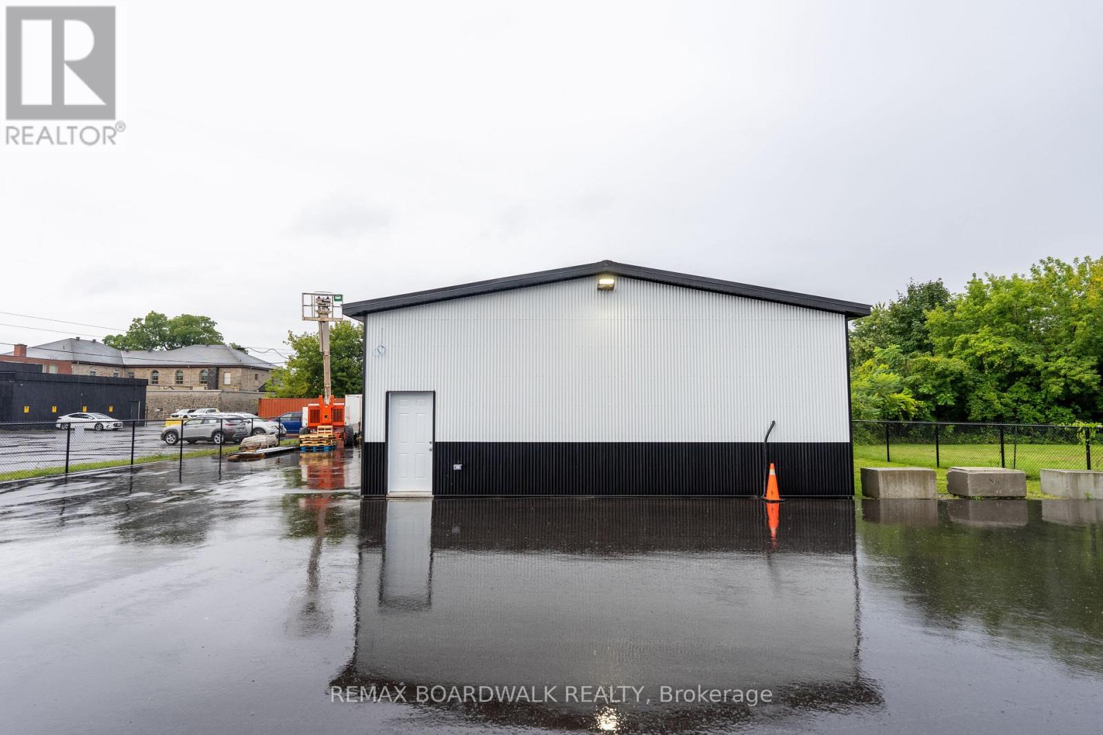 26 First (Garage) Street W, Cornwall, Ontario  K6J 1B9 - Photo 3 - X12828628