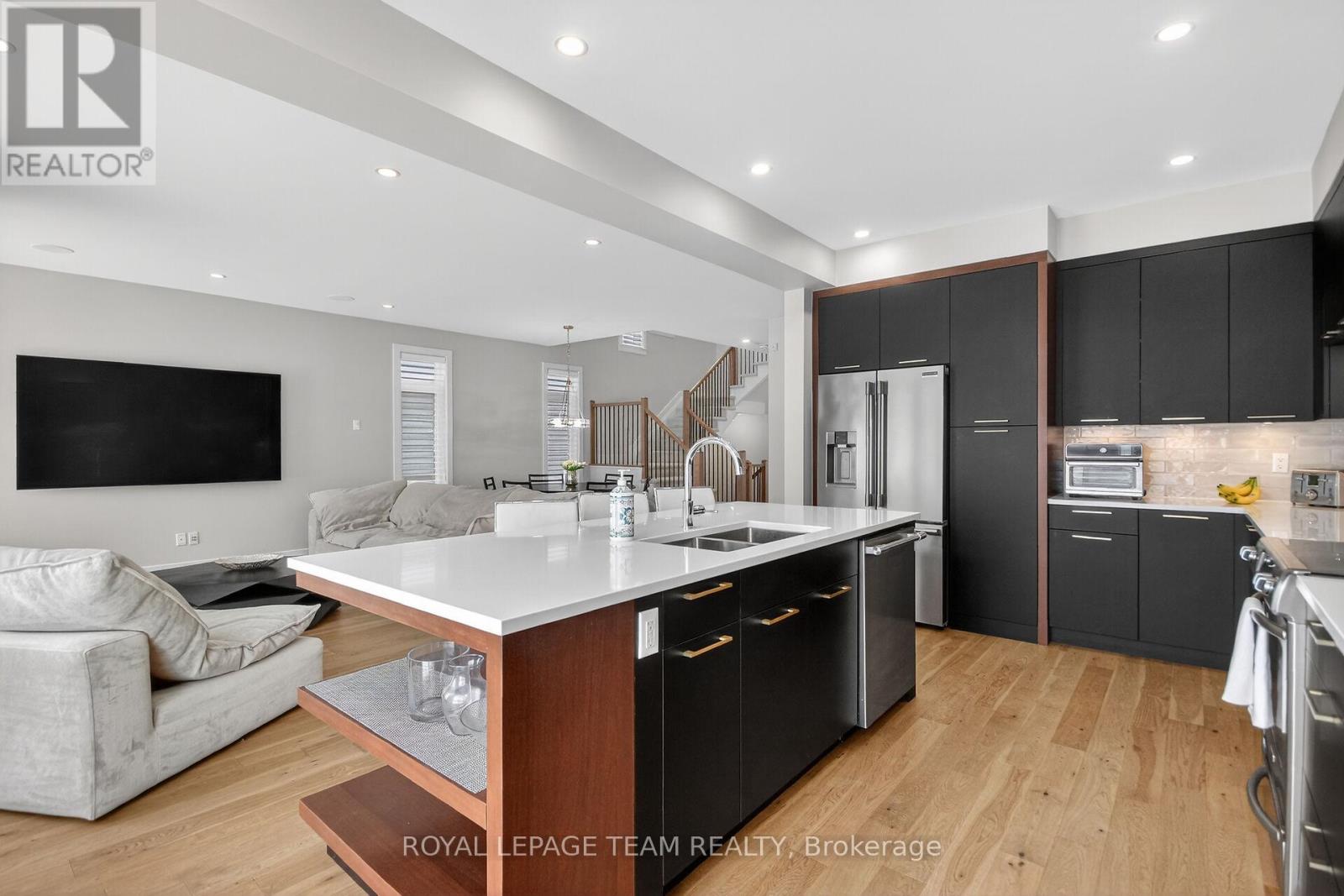 988 Beckton Heights, Ottawa, Ontario  K2S 2X6 - Photo 4 - X12829980