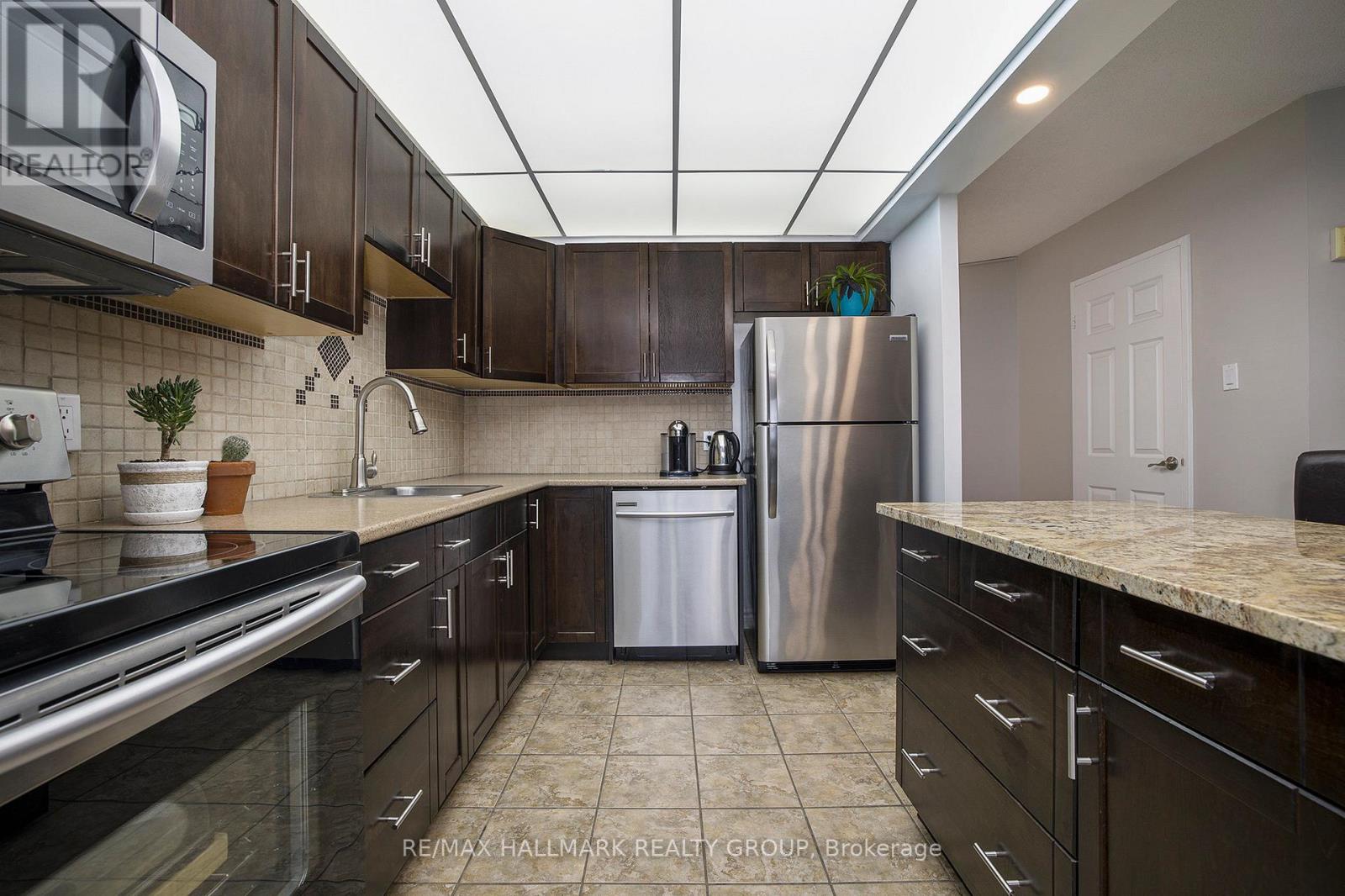 1005 - 1380 Prince Of Wales Drive, Ottawa, Ontario  K2C 3N5 - Photo 10 - X12831076