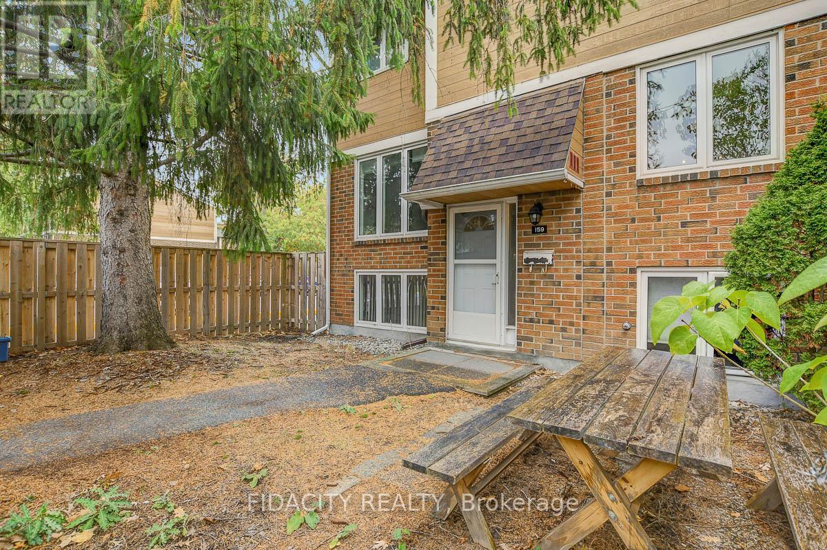 61 - 159 Salter Crescent, Ottawa, Ontario  K2K 1Y8 - Photo 1 - X12831078
