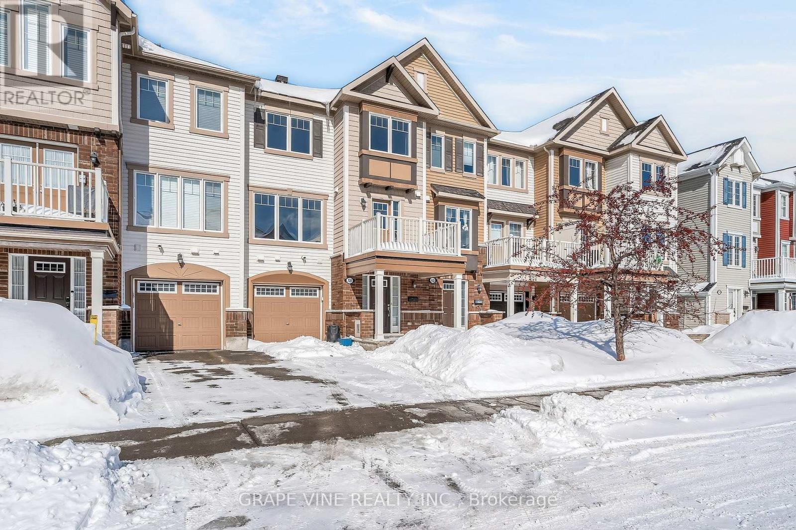 330 Sweet Grass Circle, Ottawa, Ontario  K2J 5W9 - Photo 2 - X12838242