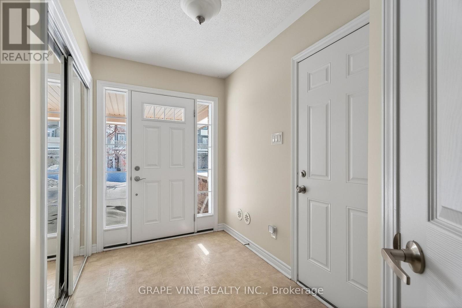 330 Sweet Grass Circle, Ottawa, Ontario  K2J 5W9 - Photo 5 - X12838242