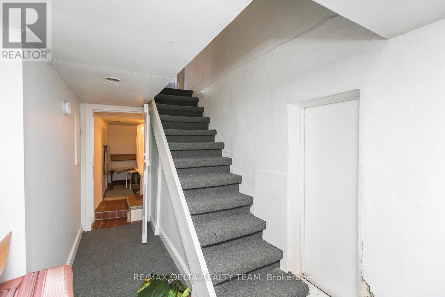 27 Perkins Street, Ottawa, Ontario  K1R 7G4 - Photo 8 - X12838750