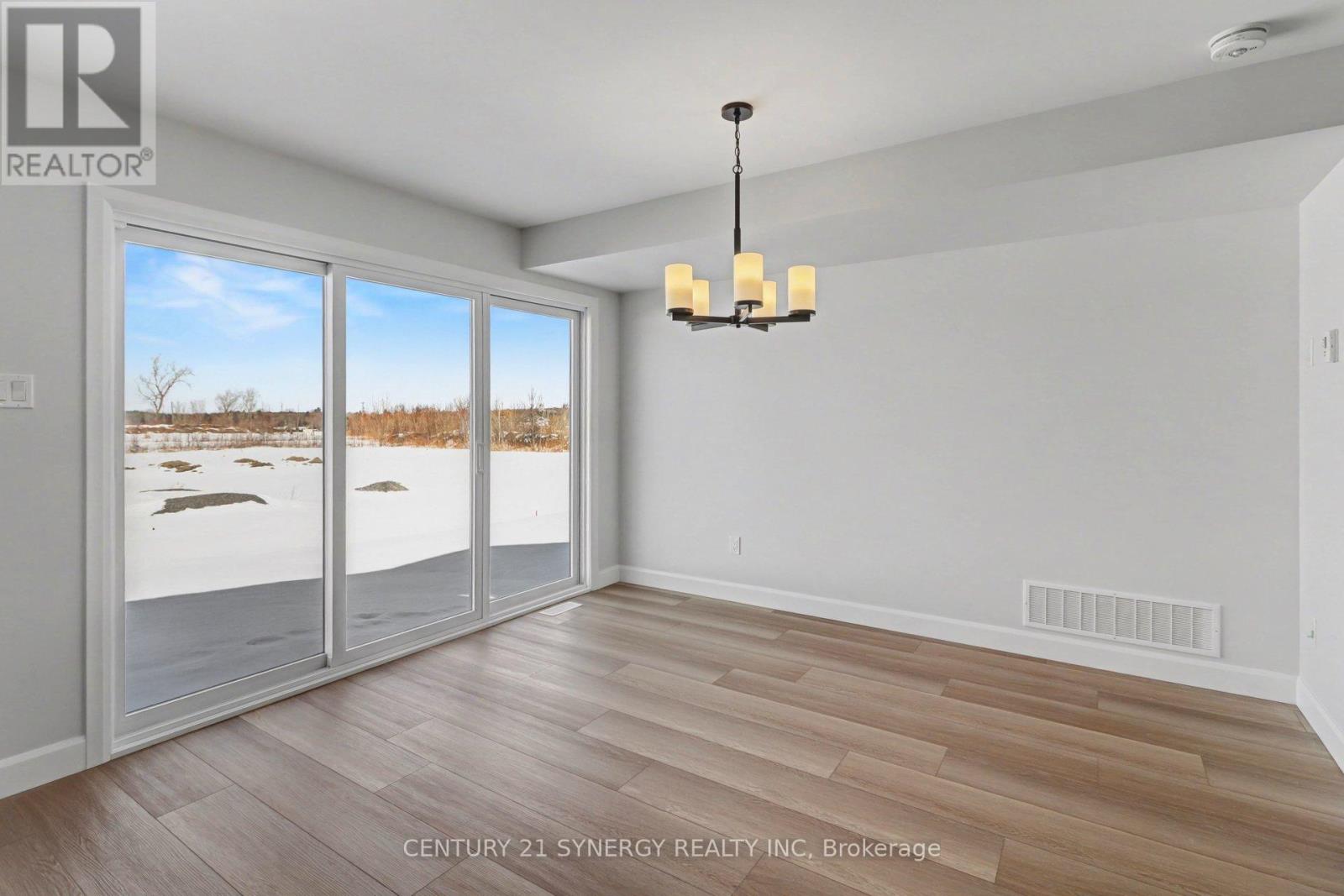 69 Villeneuve Street, North Stormont, Ontario  K0C 1W0 - Photo 11 - X12841884