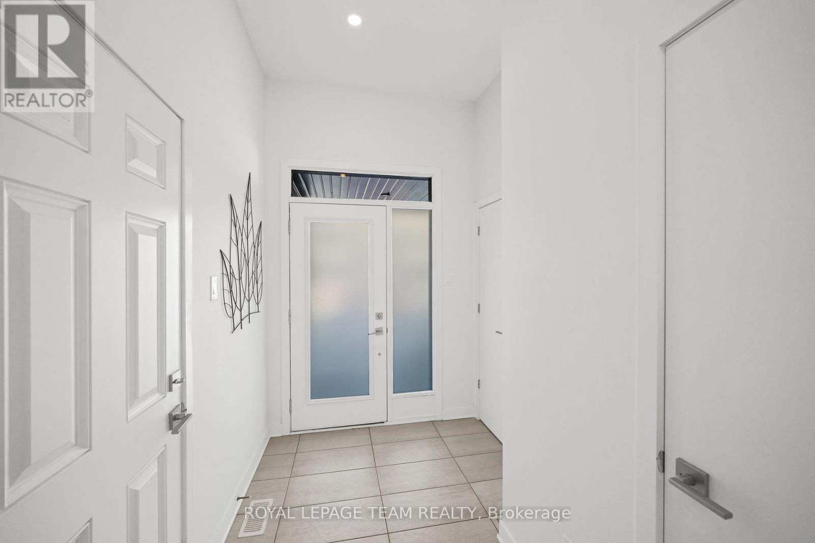 222 Trumpeter Grove, Ottawa, Ontario  K4M 0N7 - Photo 2 - X12841954