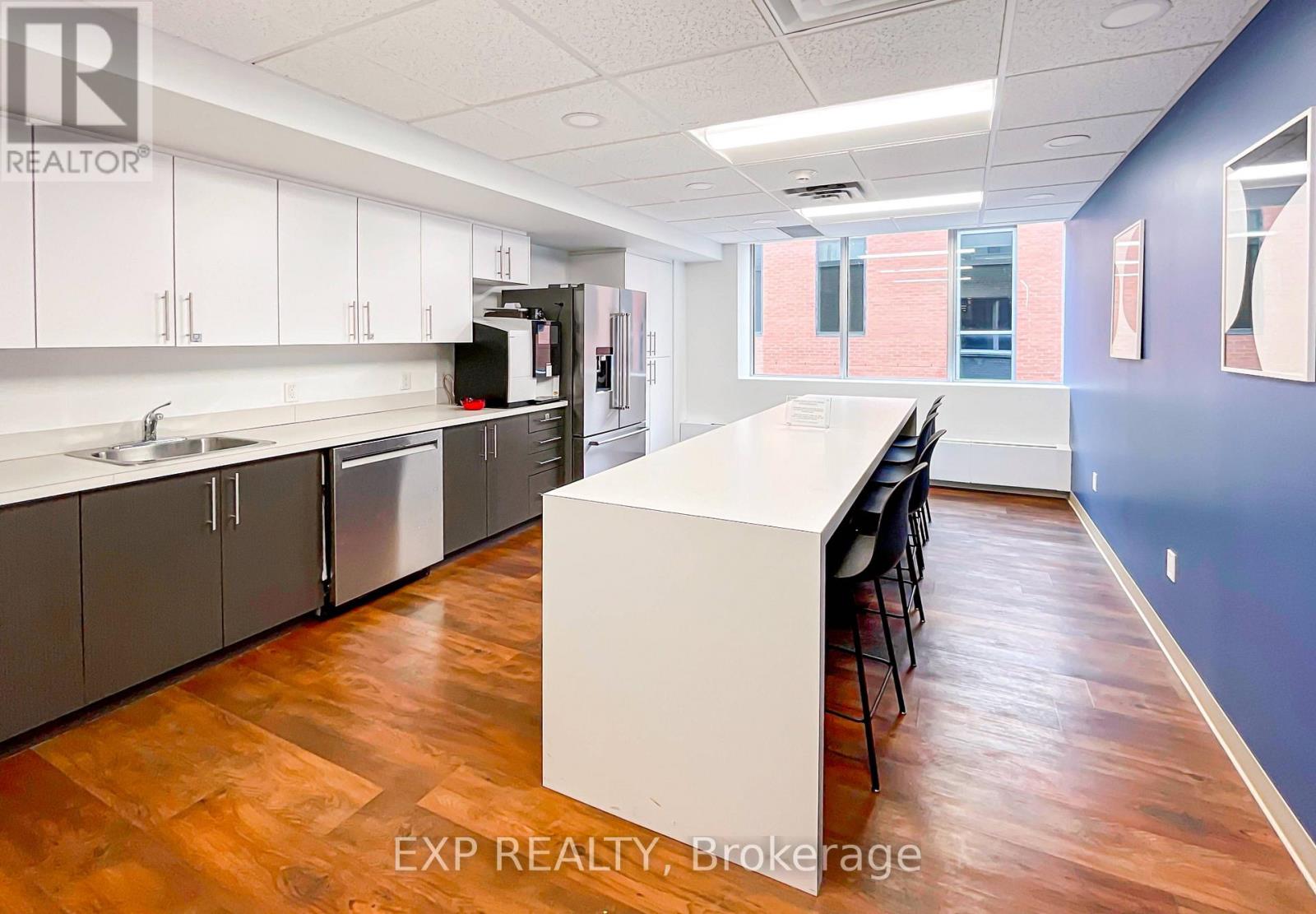 396 Cooper Street, Ottawa, Ontario  K2P 2H7 - Photo 11 - X12846190