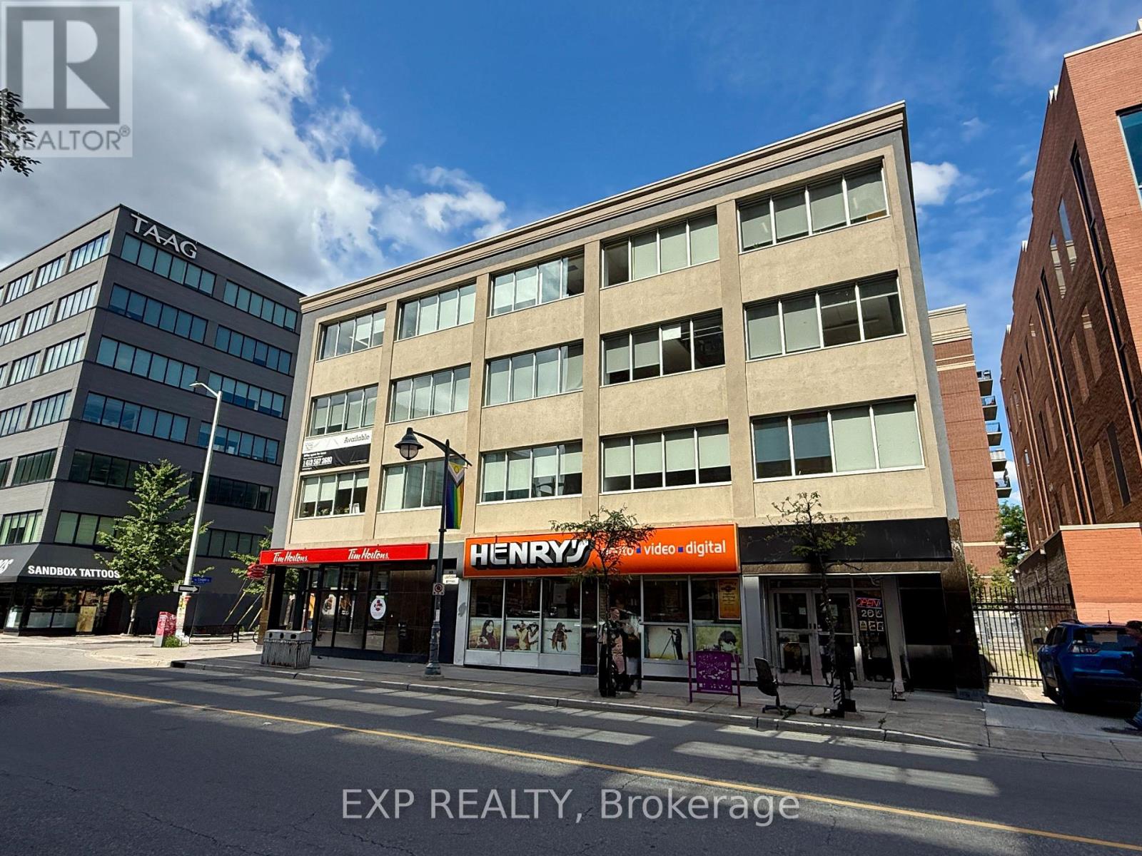 396 Cooper Street, Ottawa, Ontario  K2P 2H7 - Photo 2 - X12846190