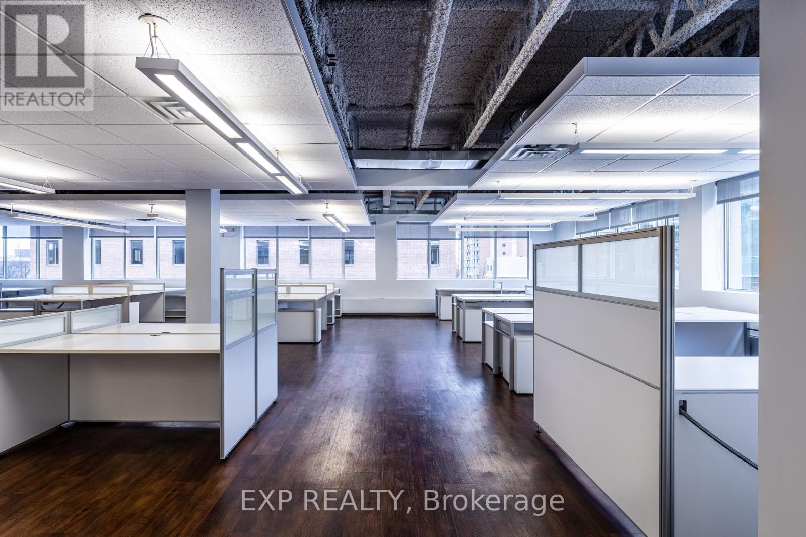 396 Cooper Street, Ottawa, Ontario  K2P 2H7 - Photo 4 - X12846190