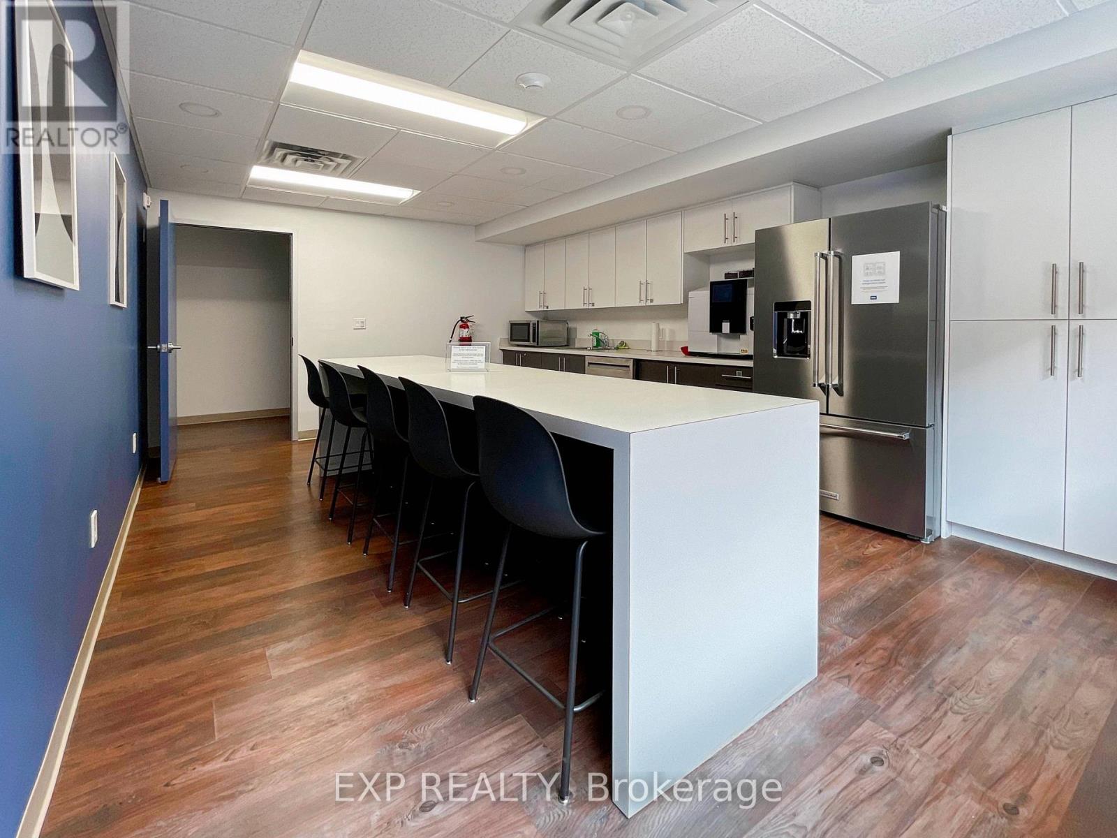 396 Cooper Street, Ottawa, Ontario  K2P 2H7 - Photo 9 - X12846190