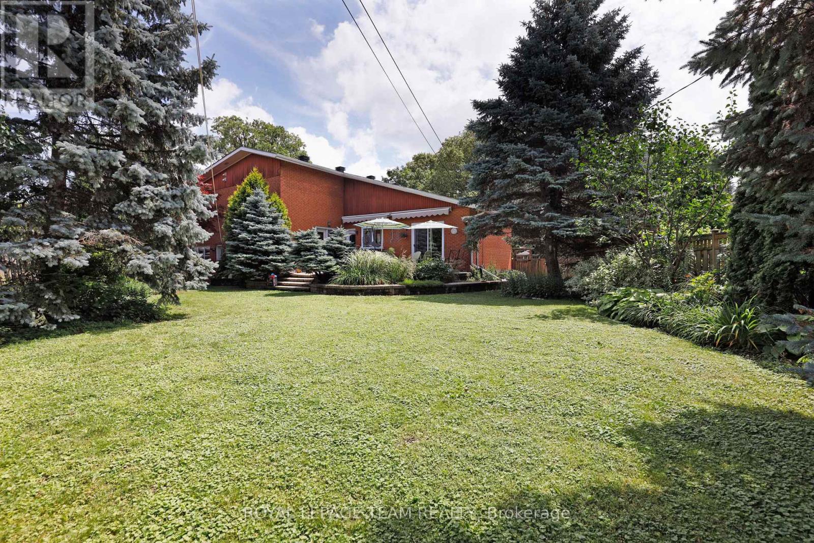 1939 Wembley Avenue, Ottawa, Ontario  K2A 1A8 - Photo 3 - X12848562
