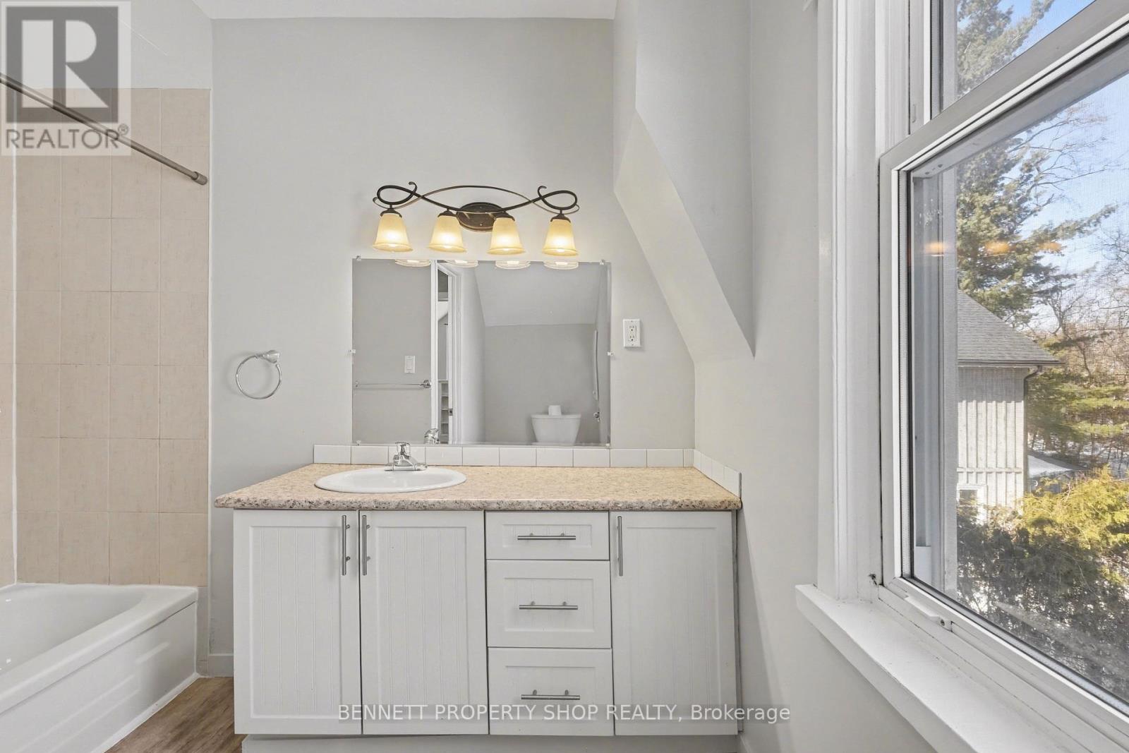 57 Charles Street, Carleton Place, Ontario  K7C 2Y2 - Photo 12 - X12851858