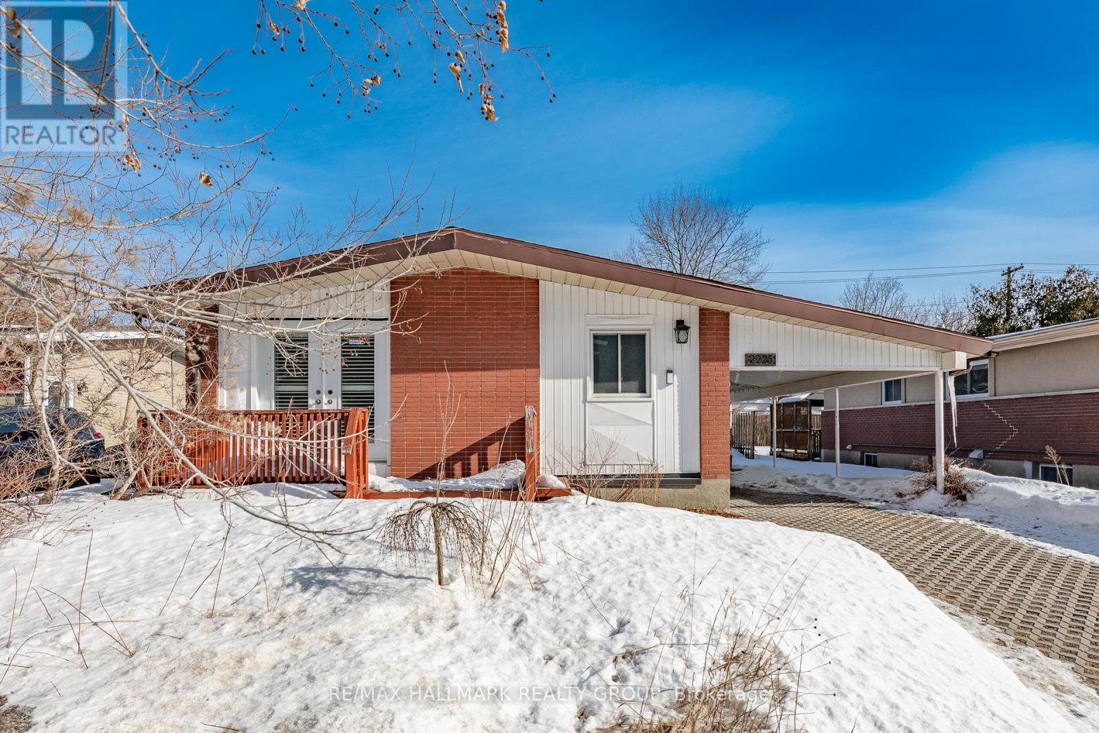 2223 Halifax Drive, Ottawa, Ontario  K1G 2W4 - Photo 1 - X12853696