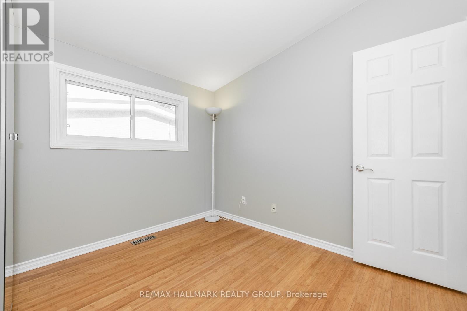 2223 Halifax Drive, Ottawa, Ontario  K1G 2W4 - Photo 19 - X12853696