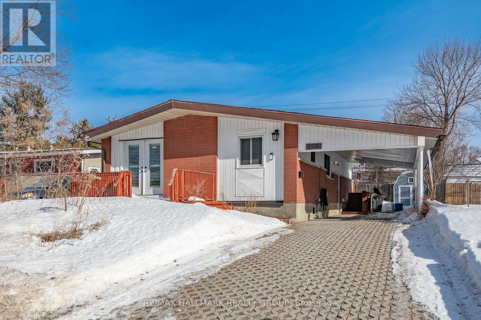 2223 Halifax Drive, Ottawa, Ontario  K1G 2W4 - Photo 2 - X12853696