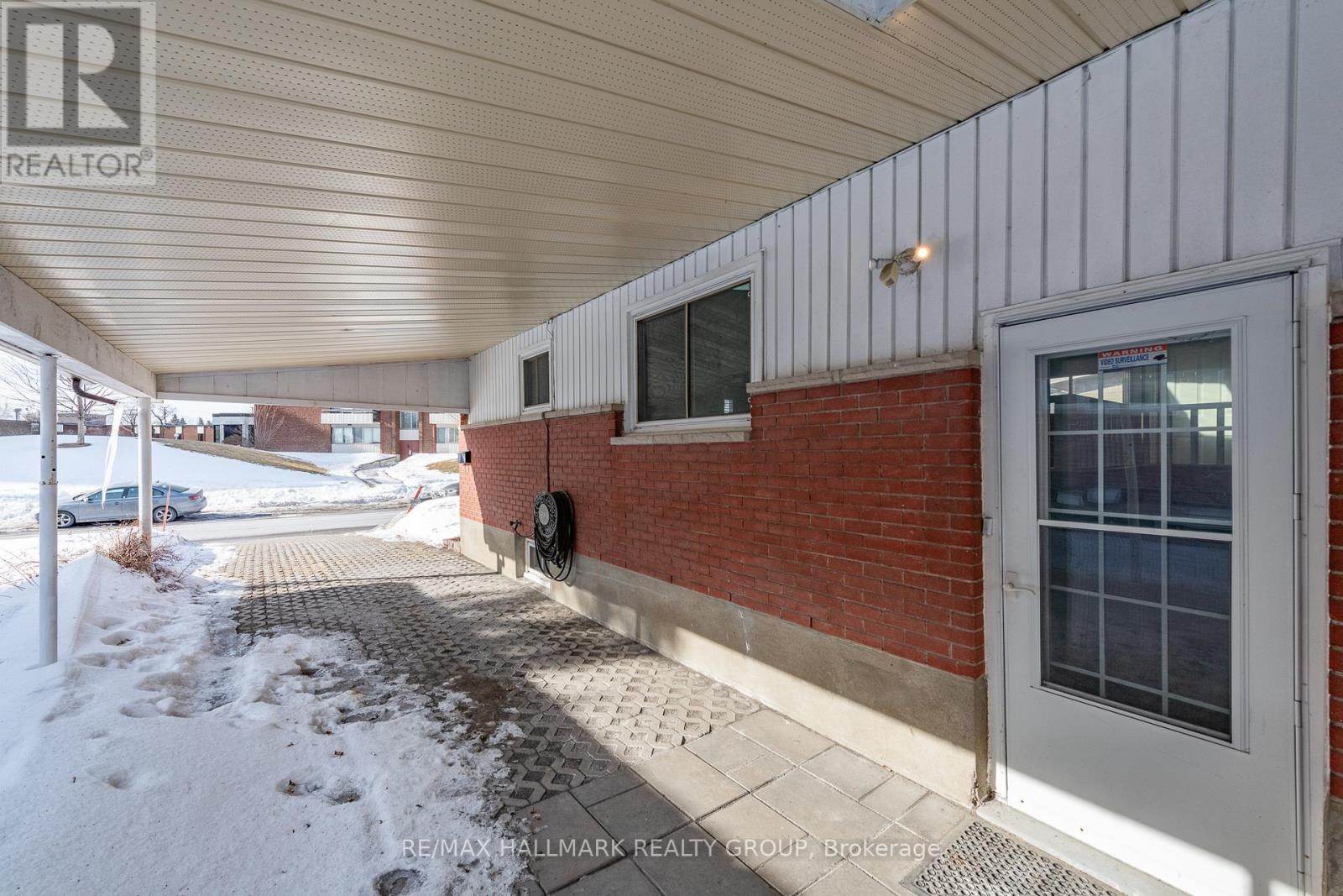 2223 Halifax Drive, Ottawa, Ontario  K1G 2W4 - Photo 4 - X12853696