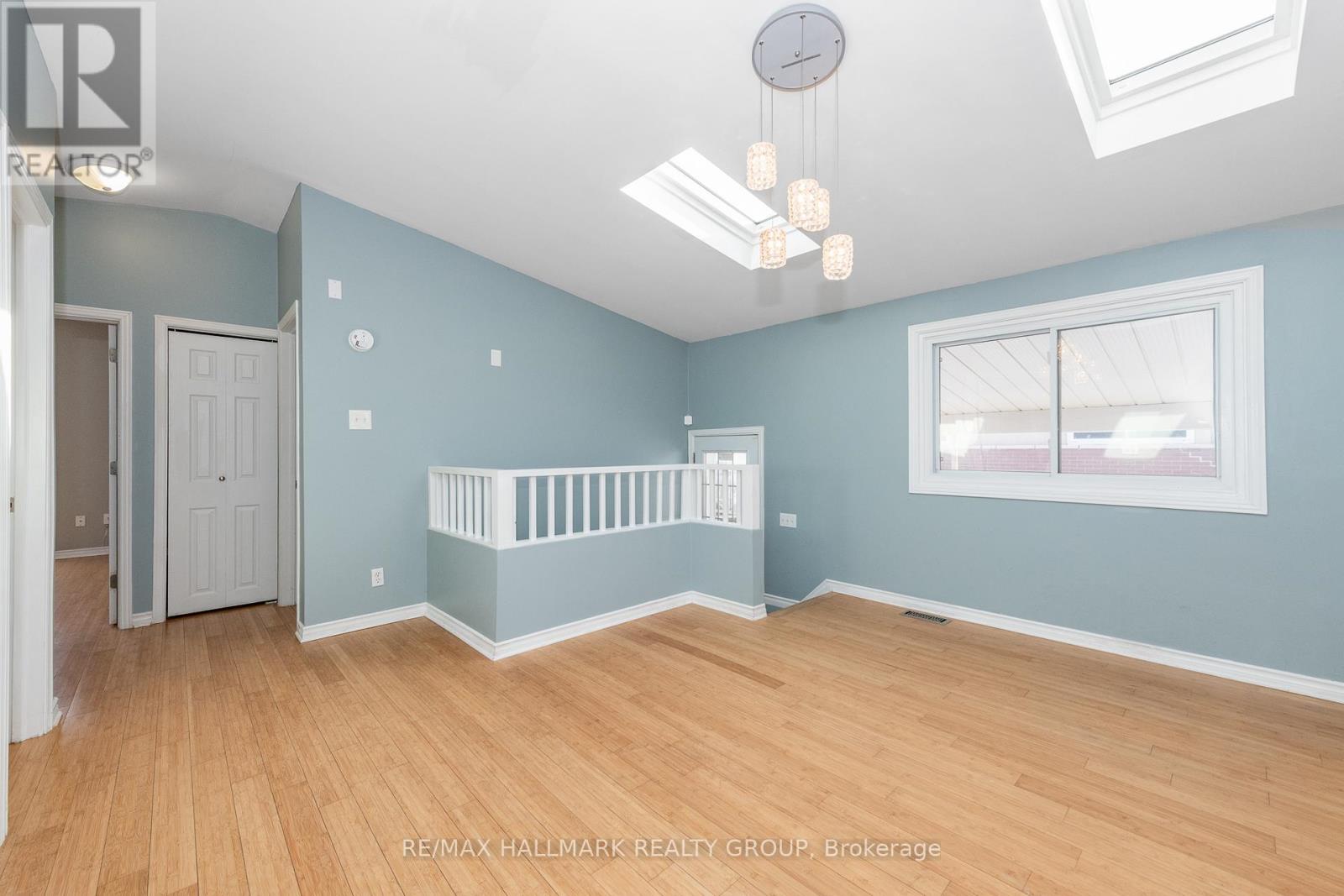 2223 Halifax Drive, Ottawa, Ontario  K1G 2W4 - Photo 6 - X12853696