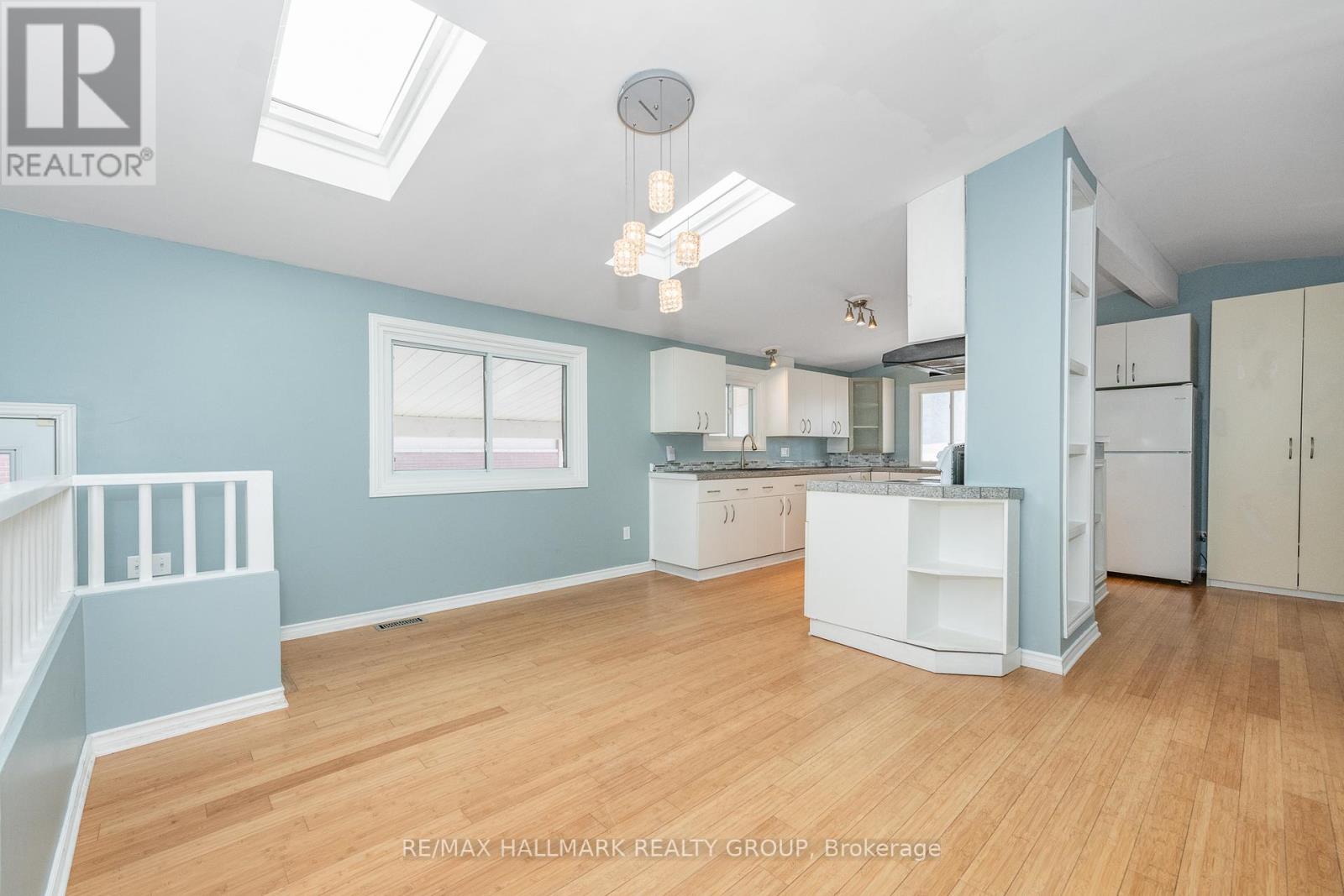 2223 Halifax Drive, Ottawa, Ontario  K1G 2W4 - Photo 7 - X12853696