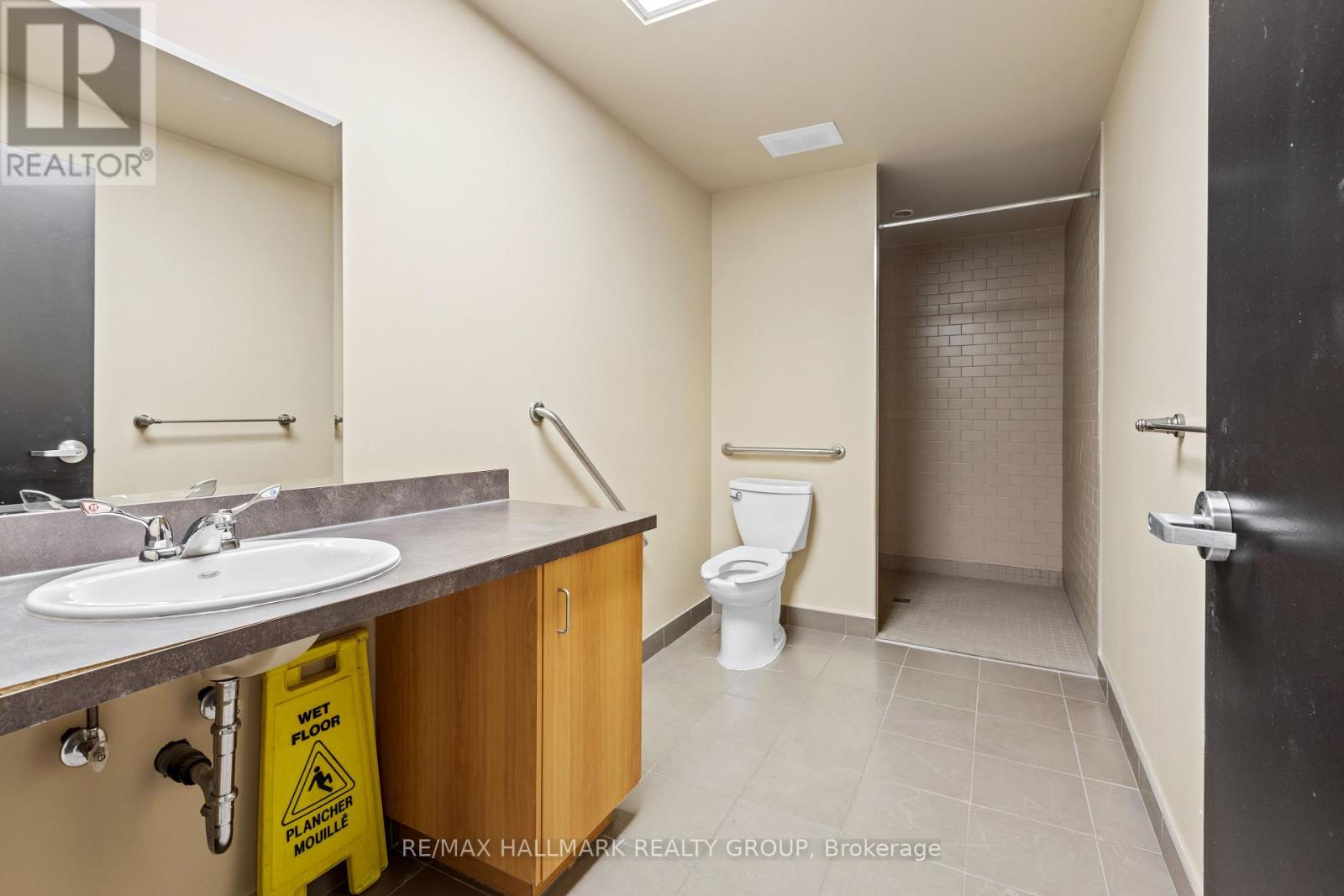 312 - 225 Metcalfe Street, Ottawa, Ontario  K2P 1P9 - Photo 4 - X12855804