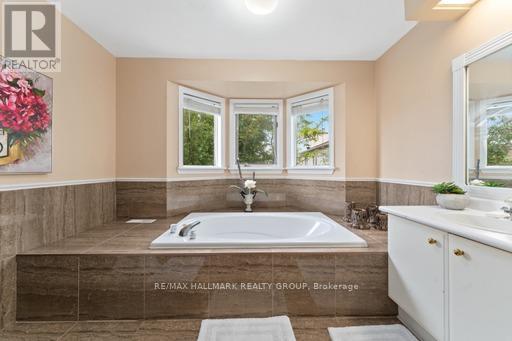 160 Sai Crescent, Ottawa, Ontario  K1G 5P2 - Photo 18 - X12858690