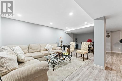 160 Sai Crescent, Ottawa, Ontario  K1G 5P2 - Photo 26 - X12858690