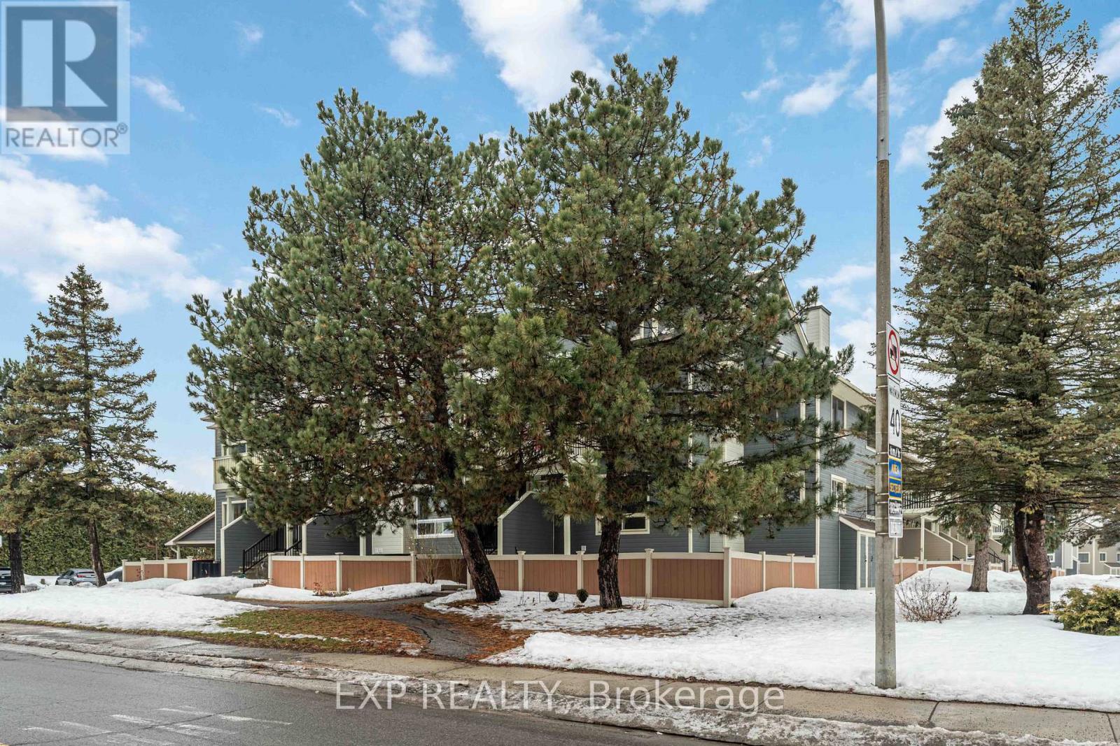 45a - 802 St. Andre Drive, Ottawa, Ontario  K1C 4R3 - Photo 3 - X12860044
