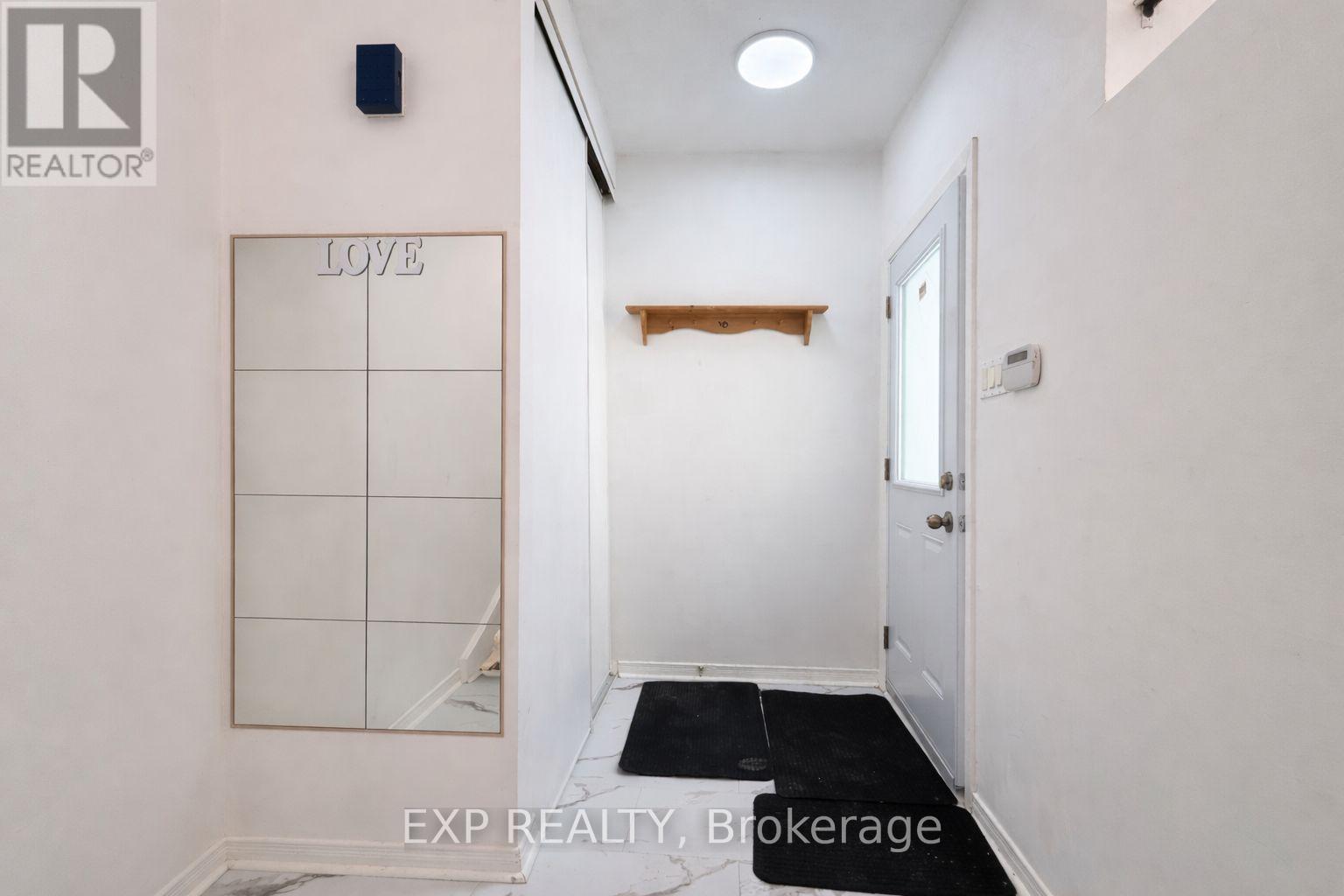 11c Sonnet Crescent, Ottawa, Ontario  K2H 8W8 - Photo 2 - X12861554