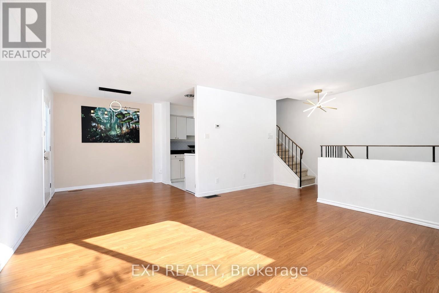 11c Sonnet Crescent, Ottawa, Ontario  K2H 8W8 - Photo 5 - X12861554