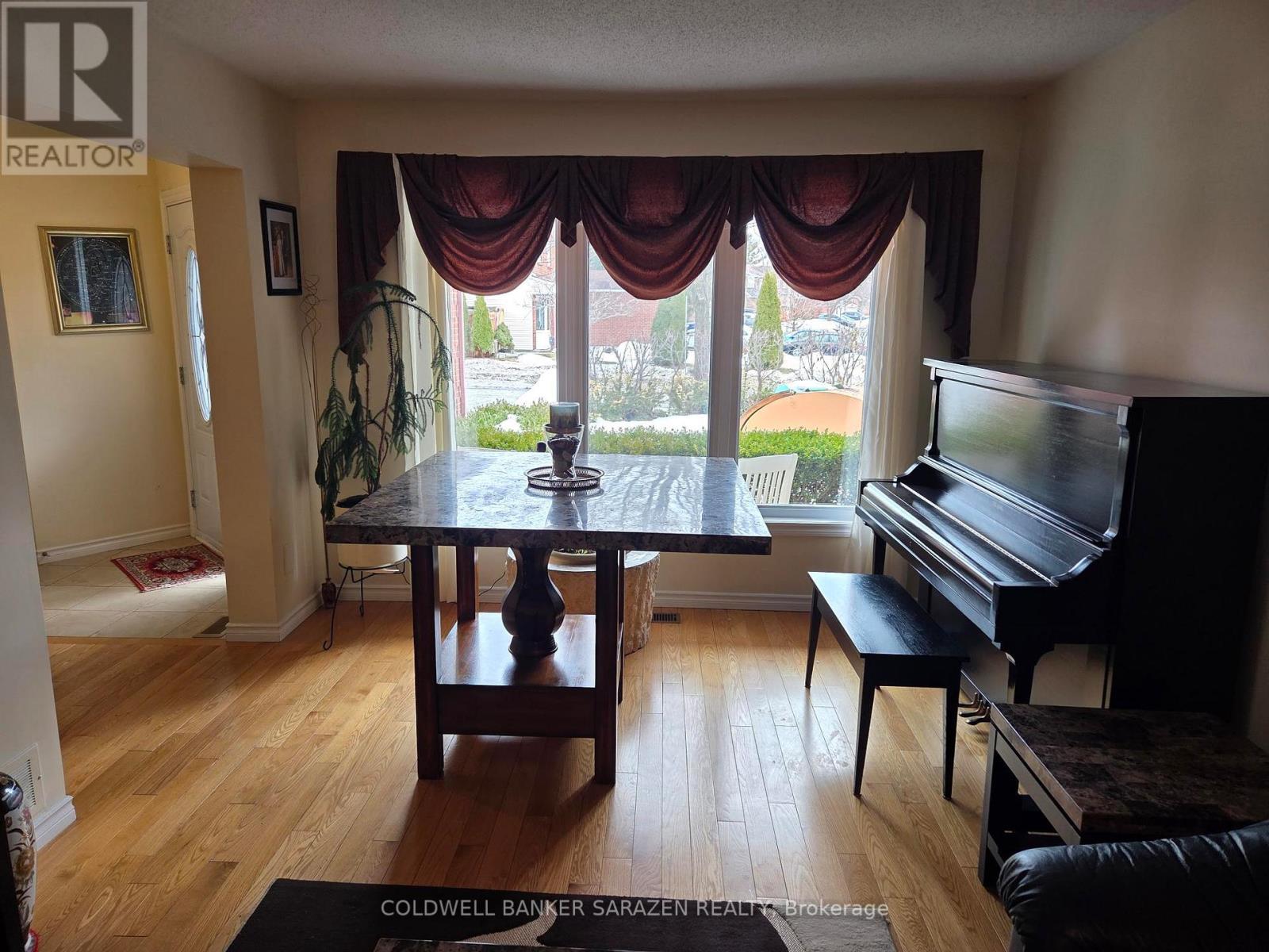 31 Dossetter Way, Ottawa, Ontario  K1G 4S3 - Photo 4 - X12862170