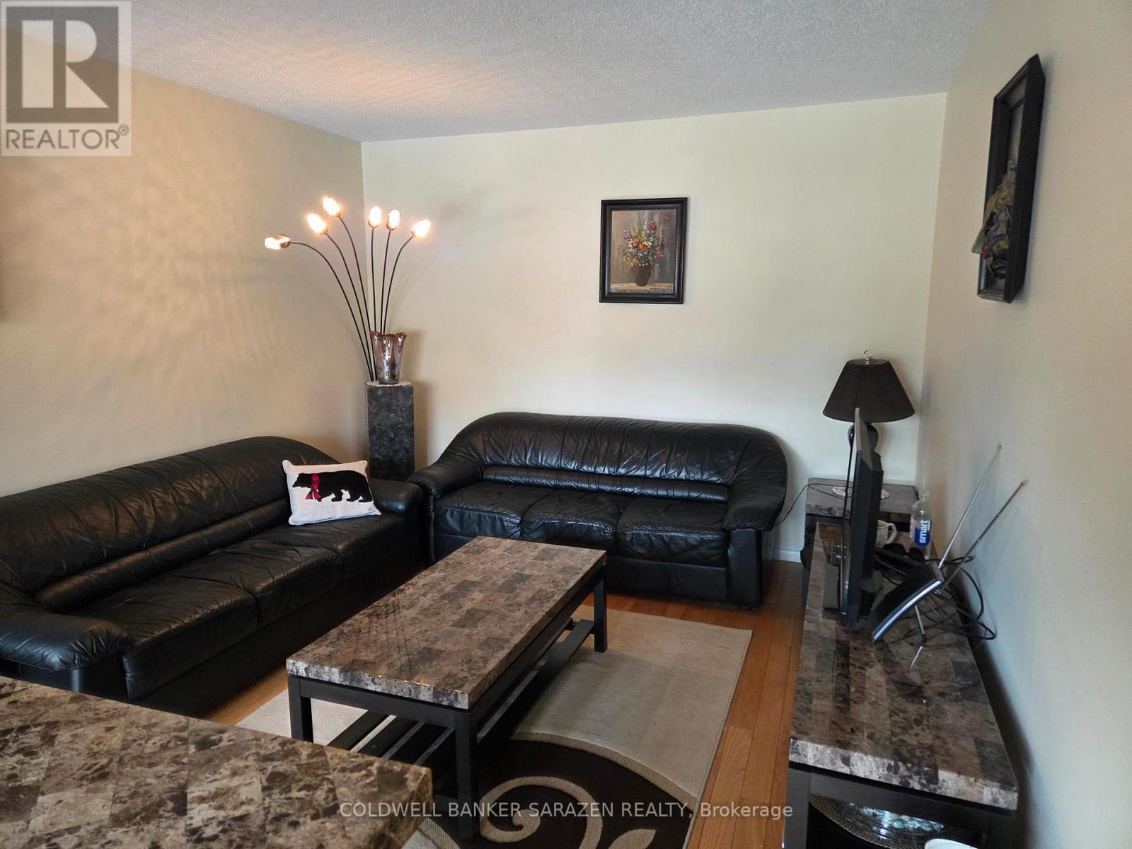 31 Dossetter Way, Ottawa, Ontario  K1G 4S3 - Photo 5 - X12862170