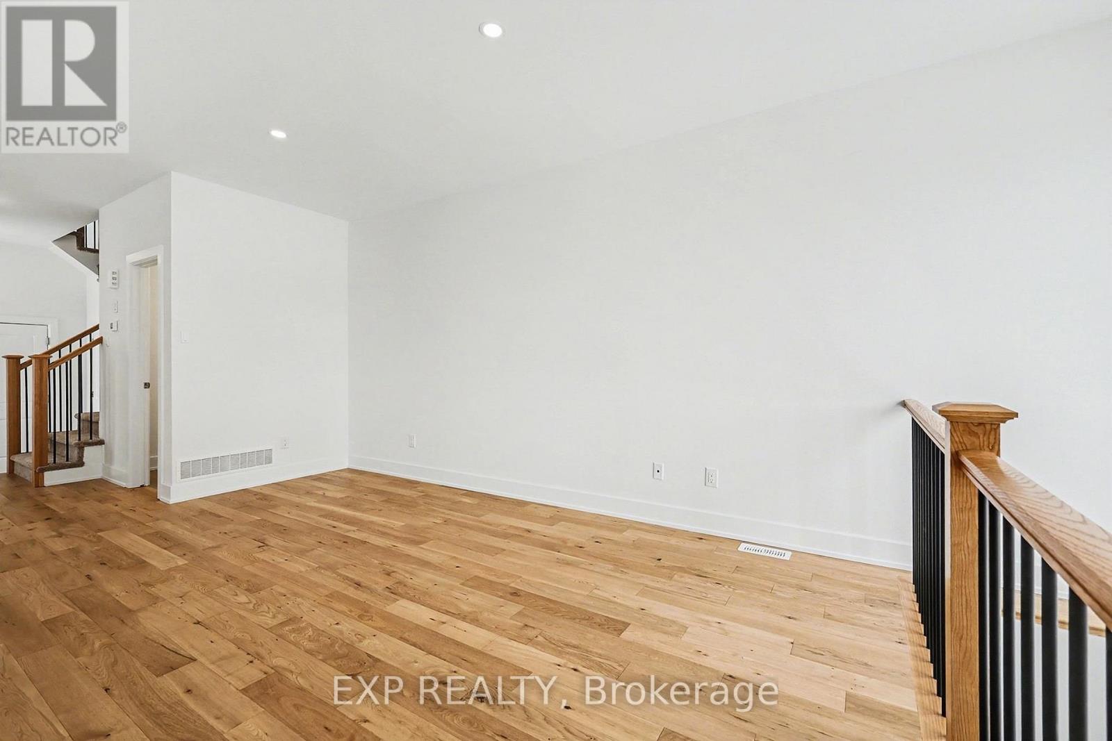 1186 Cope Drive, Ottawa, Ontario  K2S 3C4 - Photo 5 - X12868266