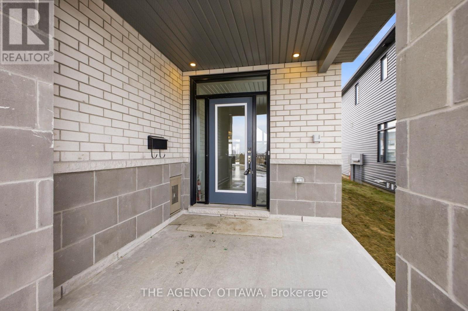 1132 Spoor Street, Ottawa, Ontario  K2K 1X7 - Photo 3 - X12868554