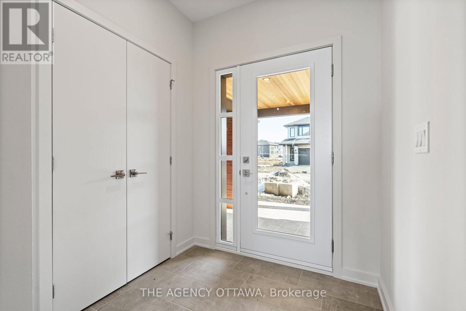 267 Apricot Street, Ottawa, Ontario  K1X 0K1 - Photo 3 - X12869024