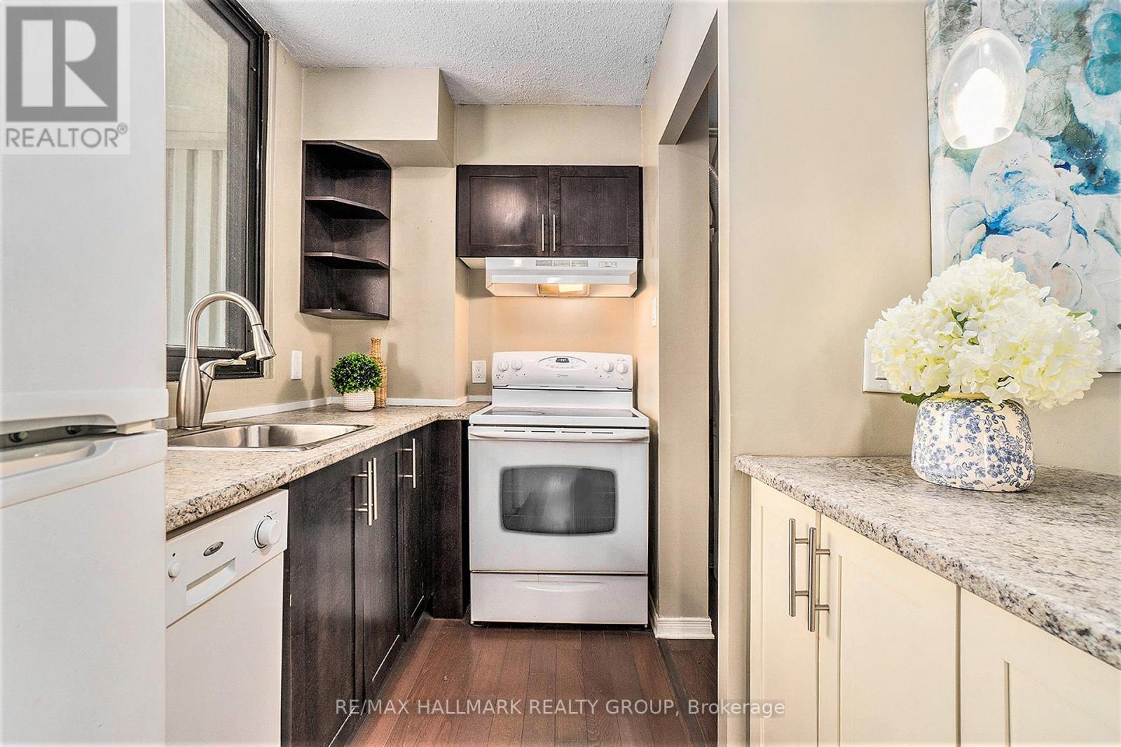 1102 - 200 Bay Street, Ottawa, Ontario  K1R 7W8 - Photo 11 - X12873730