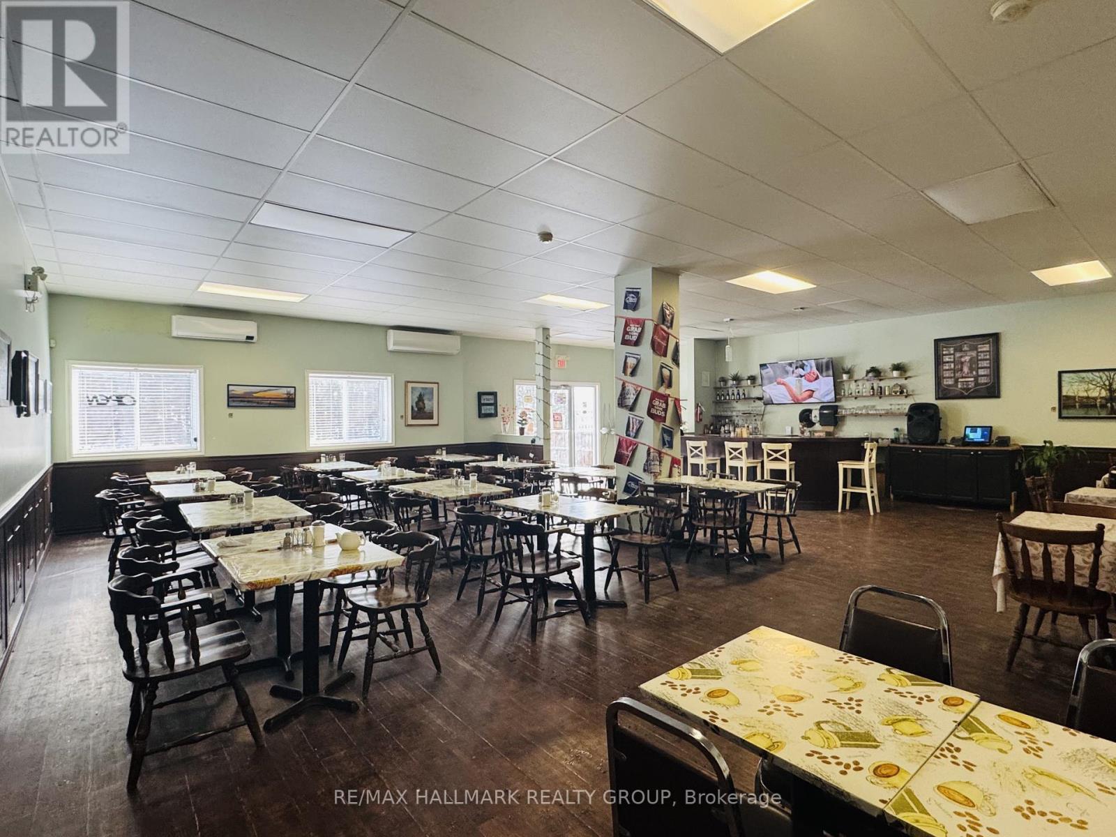 33 Queen St Street, North Stormont, Ontario  K0A 1R0 - Photo 2 - X12875904