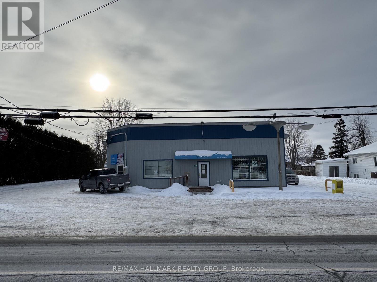 33 Queen St Street, North Stormont, Ontario  K0A 1R0 - Photo 23 - X12875904