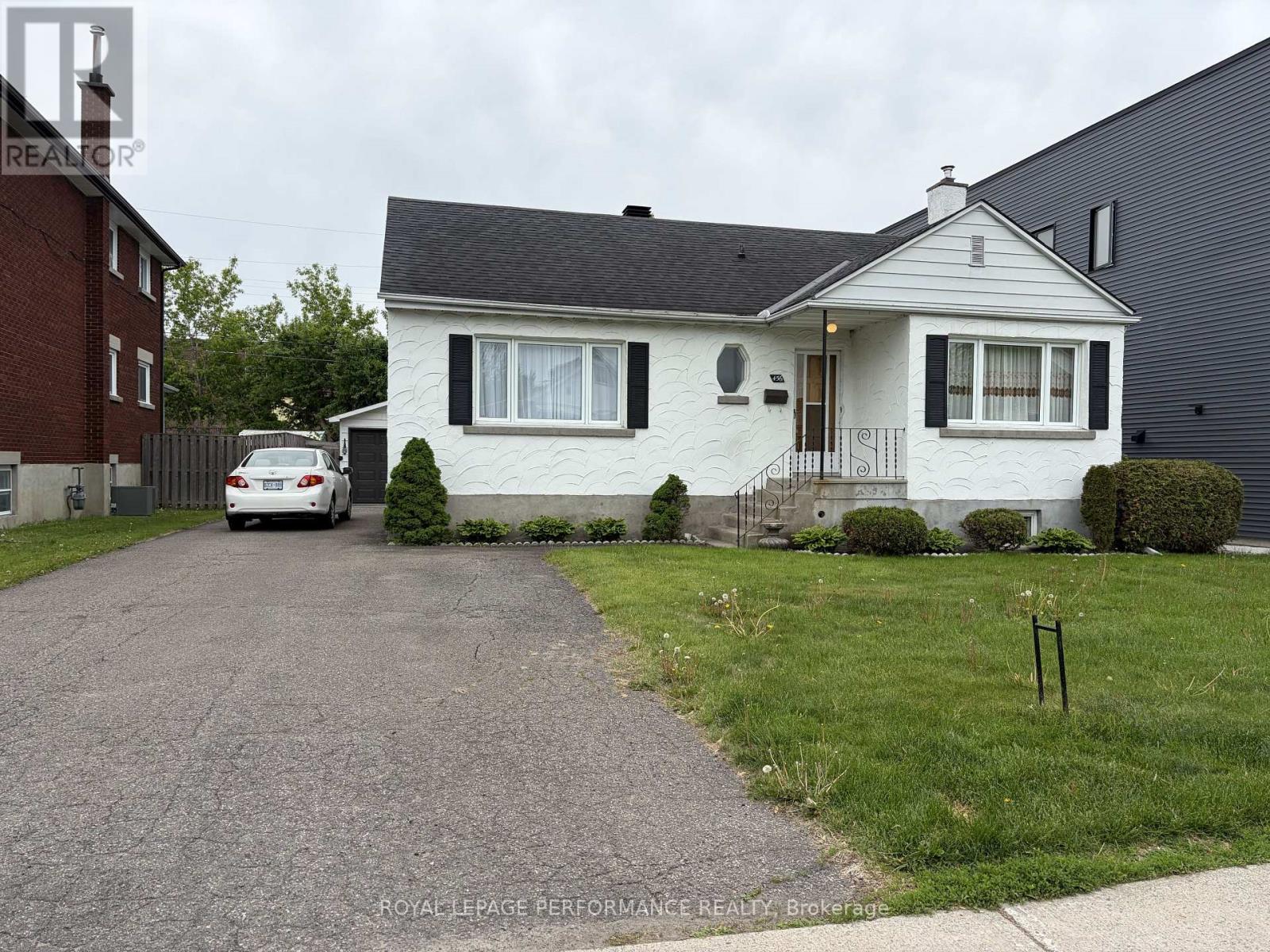 456 Blake Boulevard, Ottawa, Ontario  K1K 1B1 - Photo 1 - X12876176