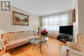456 Blake Boulevard, Ottawa, Ontario  K1K 1B1 - Photo 3 - X12876176
