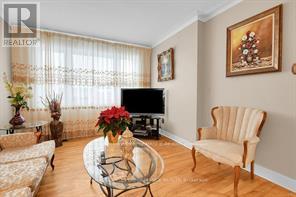 456 Blake Boulevard, Ottawa, Ontario  K1K 1B1 - Photo 4 - X12876176