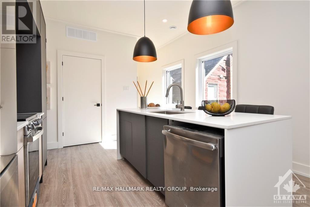368 Chapel Street, Ottawa, Ontario  K1N 7Z6 - Photo 5 - X12876400