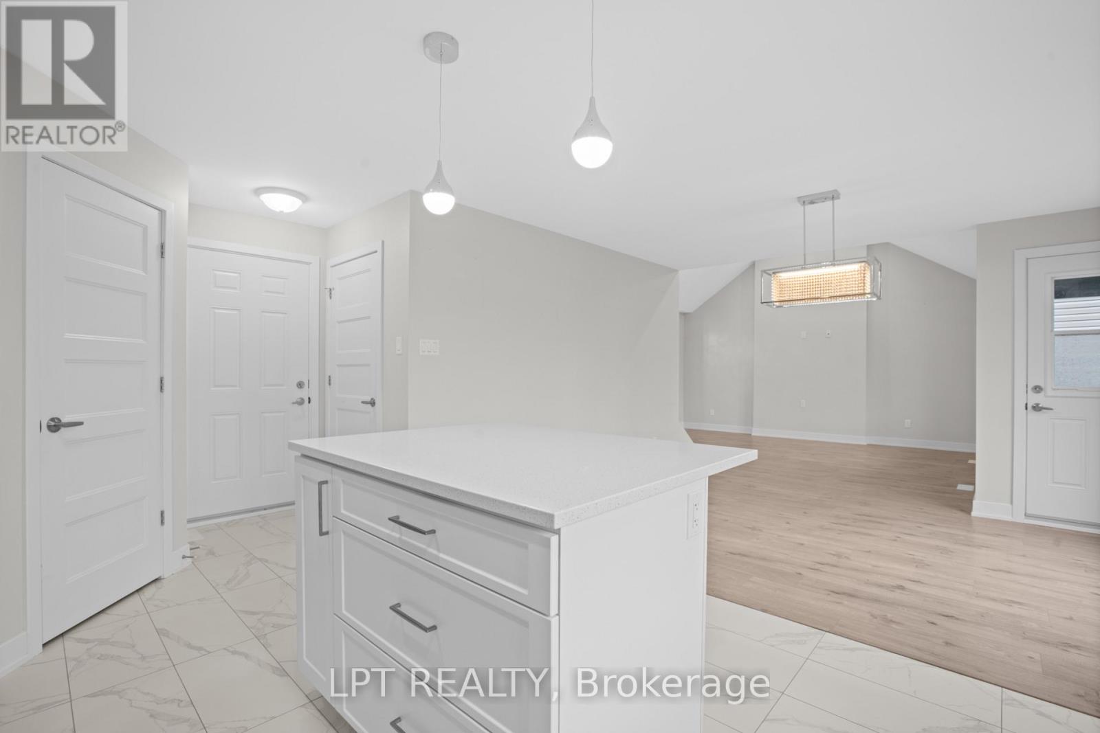 75 Chateauguay Street, Russell, Ontario  K0A 1W0 - Photo 37 - X12822910