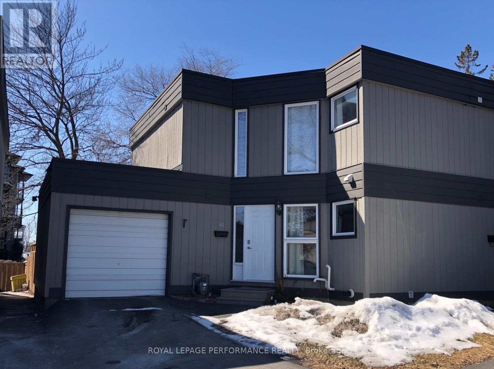 42 Compata Way, Ottawa, Ontario  K1B 4W9 - Photo 1 - X12881084
