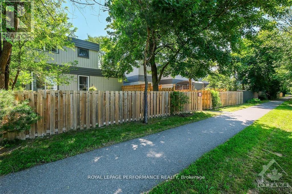 42 Compata Way, Ottawa, Ontario  K1B 4W9 - Photo 34 - X12881084
