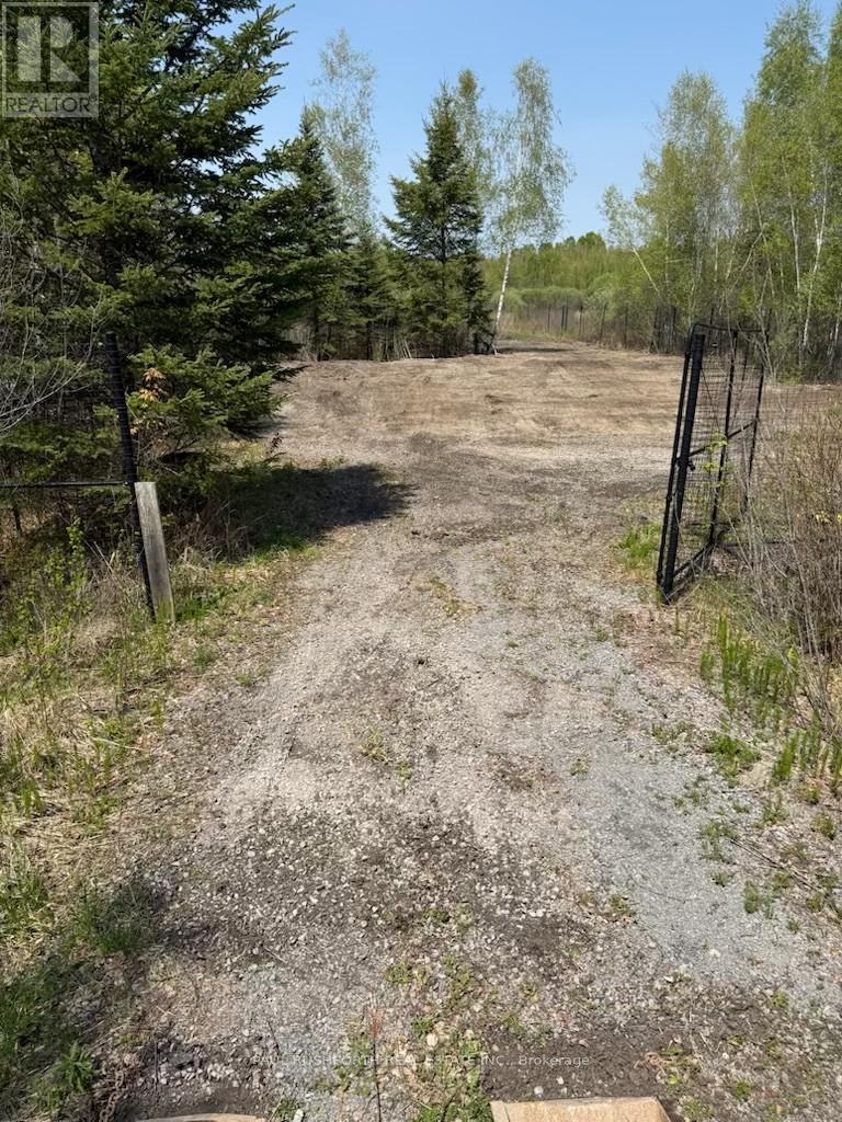 2667 Russland Road, Ottawa, Ontario  K0A 3H0 - Photo 9 - X12881396
