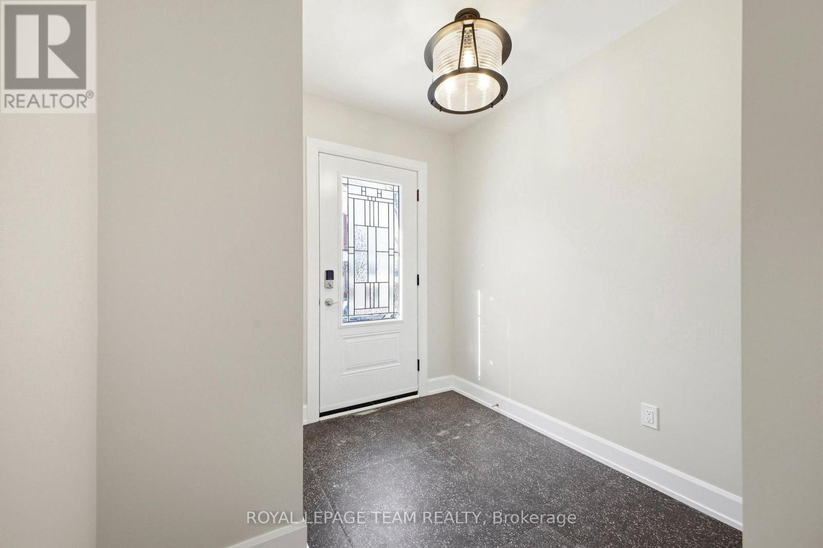 A - 7 Gwynne Avenue, Ottawa, Ontario  K1Y 1X1 - Photo 3 - X12881482