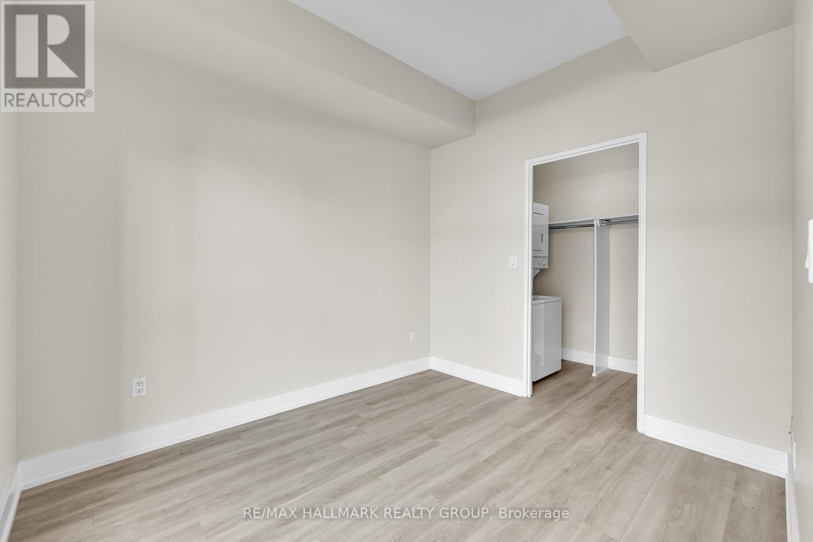 210 - 180 York Street, Ottawa, Ontario  K1N 1J6 - Photo 12 - X12881490