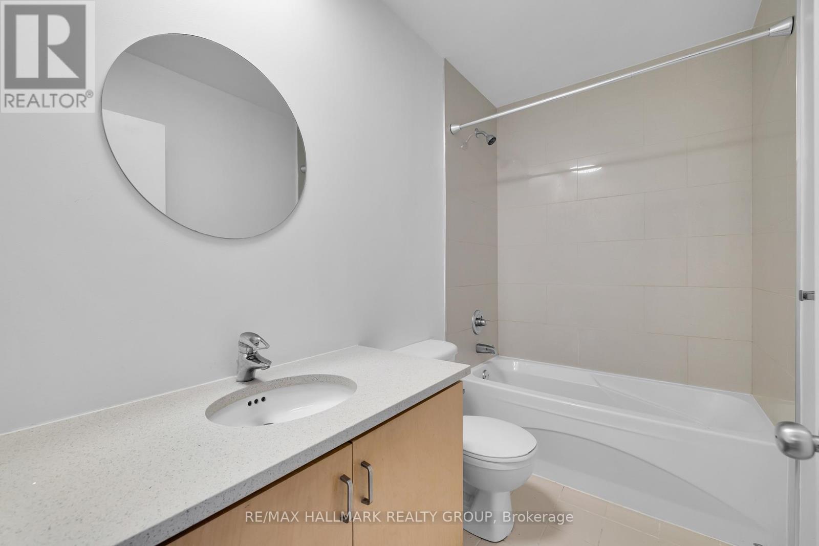 210 - 180 York Street, Ottawa, Ontario  K1N 1J6 - Photo 14 - X12881490