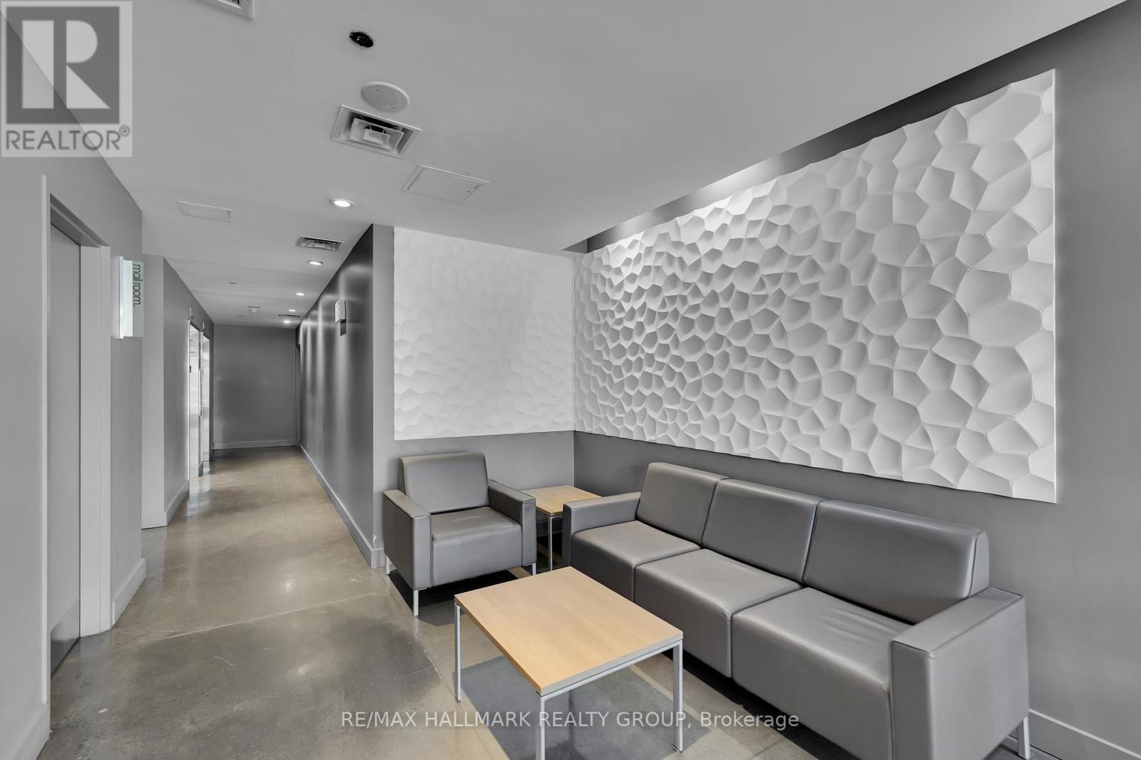 210 - 180 York Street, Ottawa, Ontario  K1N 1J6 - Photo 3 - X12881490