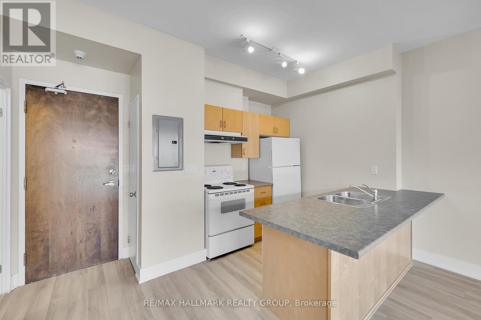 210 - 180 York Street, Ottawa, Ontario  K1N 1J6 - Photo 8 - X12881490