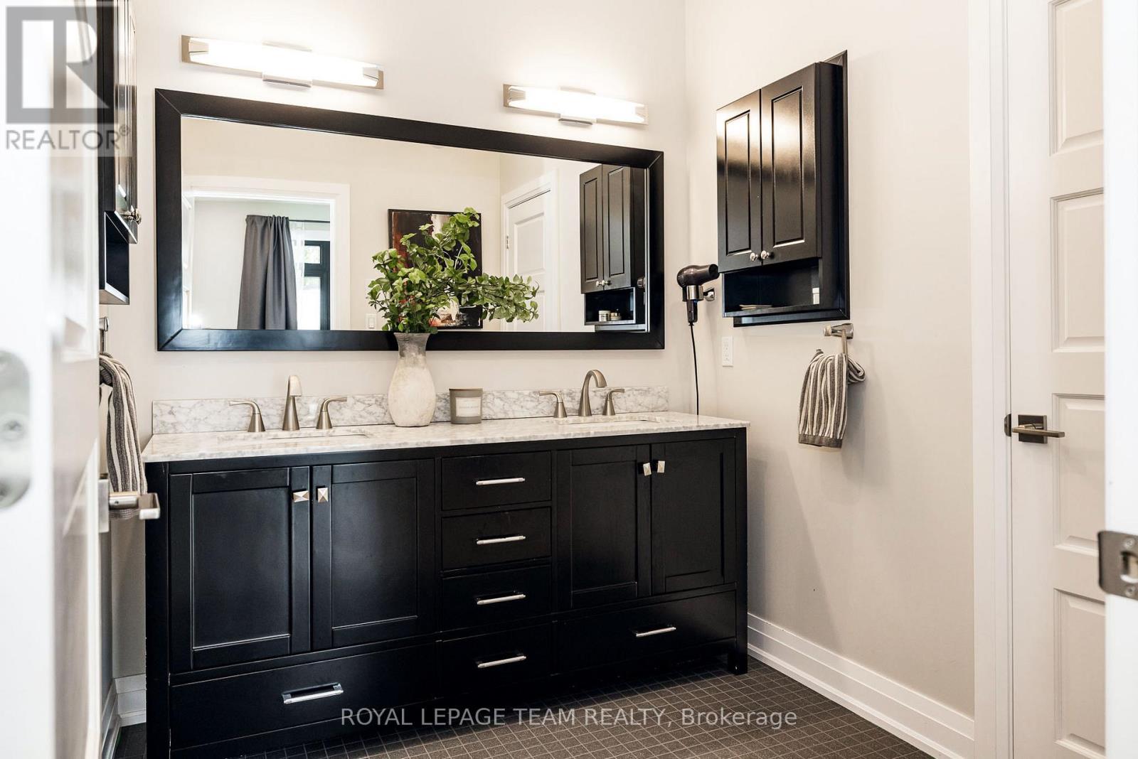 28 George Street, Westport, Ontario  K0G 1X0 - Photo 17 - X12882326